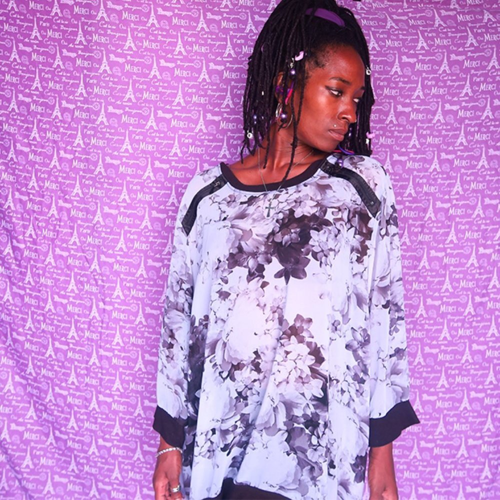 Lane Bryant light weight slightly sheer 3/4 sleeve zipper detail blouse in gray